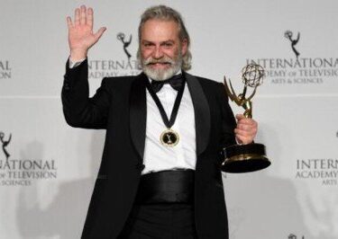 Haluk Bilginer Emmy Ödülleri’nde en iyi erkek oyuncu oldu