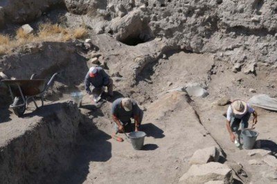 Yozgat’ın Sorgun ilçesine bağlı Peyniryemez köyündeki 5 bin 500 yıllık Çadır Höyük te kazı çalışmaları başladı
