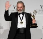 Haluk Bilginer Emmy Ödülleri'nde en iyi erkek oyuncu seçildi