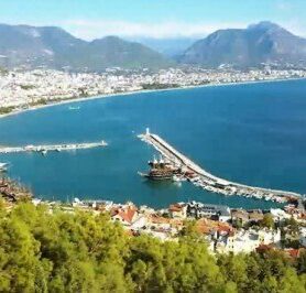 ‘Her Şehri Ünlülerle Geziyoruz’  tarihi ve doğal güzelliklerle çevrili Alanya’da