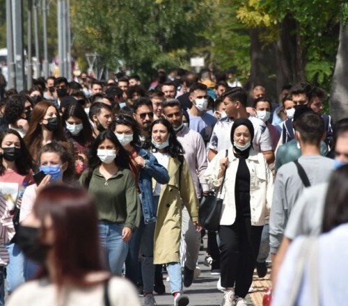 Kampüse dönen üniversiteliler endişeli: Kurallara kimse uymuyor