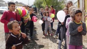 Karslı çocukların ‘Noel Baba’ları: ‘180 köye ulaşarak çocuklara oyuncak dağıttık’