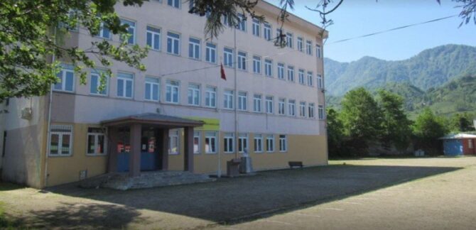 Kemalpaşa’da ‘kaymakam öğretmeni sınıftan kovdu’ iddiası