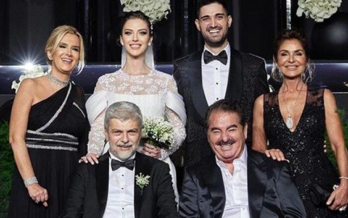 İbrahim Tatlıses, gelini Yasemin Şefkatli’ye düğün hediyesi olarak altın kemer takmış