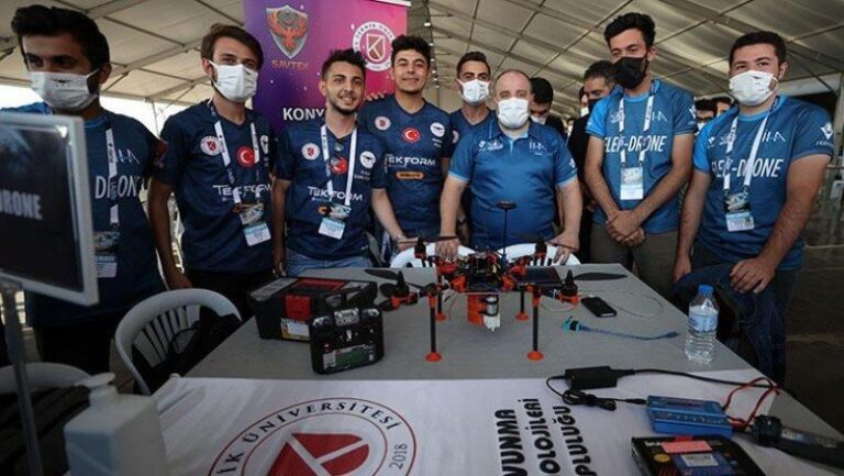 Bakan Varank’tan TEKNOFEST’te yarışan takımlara ziyaret