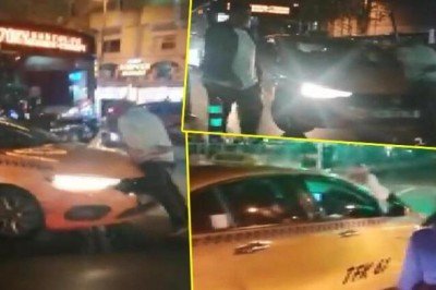 Beyoğlu’nda alınmadığı taksinin üstüne çıkarak tepki gösterdi