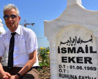 Eşinin yanına mezarını yaptırdı