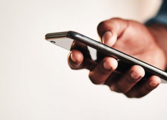 Flört sitelerinden bulaşıyor, iPhone’ları ele geçiriyor