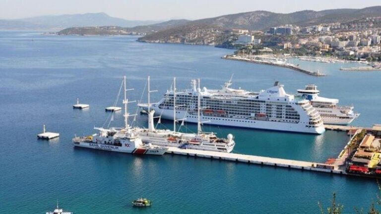 Kuşadası Limanı’na 16 ay sonra ilk kruvaziyer gemisi yanaştı