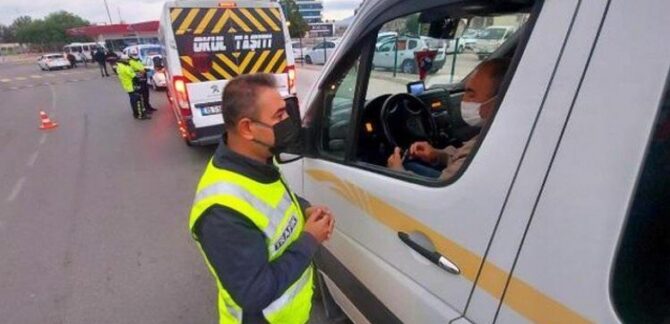 Servisçilerin ‘ikiz plaka’ oyunu polise takıldı