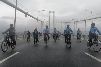İklim değişikliğine dikkati çekmek için Osmangazi Köprüsü’nde pedal çevirdiler