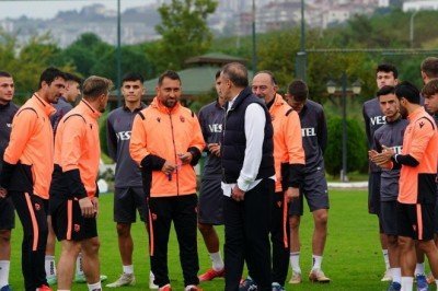 Abdullah Avcı’dan U19 takımına ziyaret