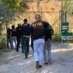 İş insanını kaçırıp 1,5 milyon TL fidye alan 2 şüpheli tutuklandı