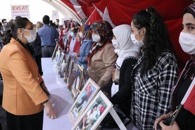 TBMM Kadına Yönelik Şiddetin Araştırılması Komisyonu’ndan Diyarbakır annelerine ziyaret