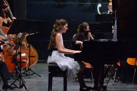 12 yaşındaki İlyun, Mozart’ın 13 numaralı piyano konçertosunu çaldı