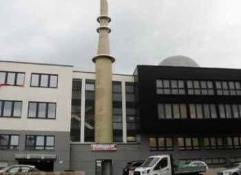 Almanya’da Remscheid Merkez Camii ibadete açıldı