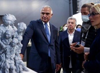Bakan Ersoy, 16. Contemporary Istanbul’u ziyaret etti