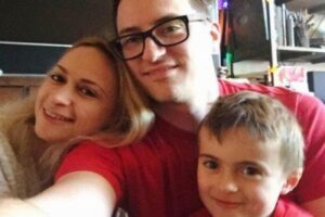 Halyna Hutchins’in sette ölümü, ailesini ve sevenlerini yasa boğdu: Oğluna veda edip çalışmaya gitti, ama bir daha evine dönemeyecek!