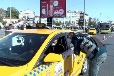 İstanbul’da yolcu seçen taksici: Trafiğe girersek para kazanamıyoruz
