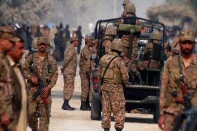 Pakistan’da 9 terörist etkisiz hale getirildi