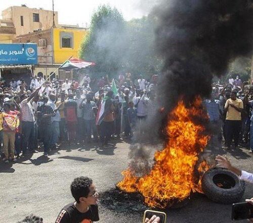 Sudan yangın yeri…. Hepsi sokağa döküldü!