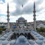 Yeni Camii tarihinin en kapsamlı restorasyonundan geçiyor