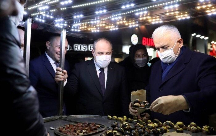 Binali Yıldırım ve Mustafa Varank İstiklal Caddesi’ni gezdi