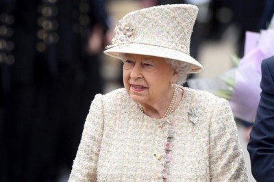 Doktorlardan İngiltere Kraliçesi 2. Elizabeth’e dinlenme tavsiyesi