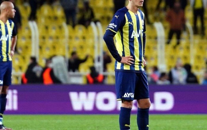 Kadıköy’de ‘Yönetim İstifa’ sesleri