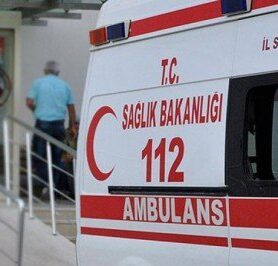 Minibüs bariyerlere çarptı: 1 turist öldü, 5 yaralı