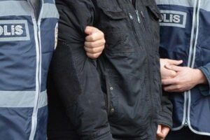 Sosyal medyada muz yeme paylaşımı yapan yabancılara soruşturma
