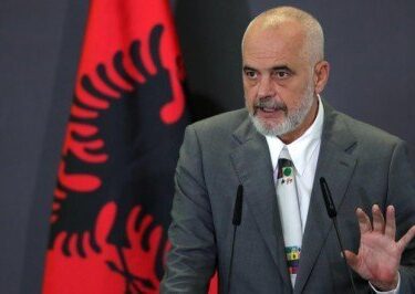 Arnavutluk Başbakanı Edi Rama’dan Kosova ile birleşme mesajı