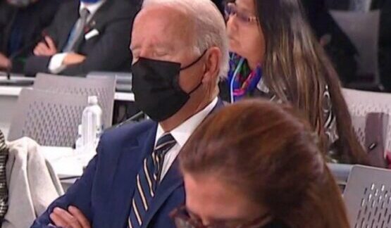 Biden gözlerini açık tutmakta zorlandı