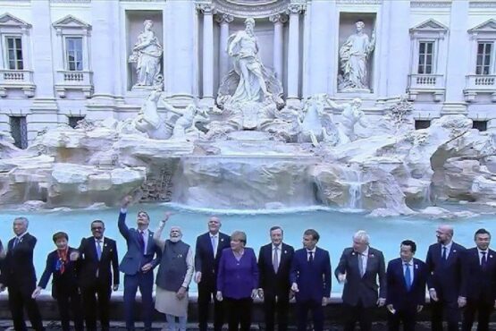 G20 Zirvesi’ne katılan liderler Trevi Çeşmesine bozuk para attı