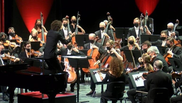 Londra Filarmoni Orkestrası AKM’de konser verdi