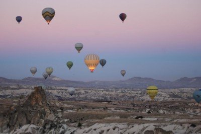 Kapadokya’da balon turlarına rüzgar ve sis engeli