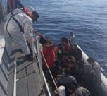 Türk kara sularına itilen 80 düzensiz göçmen kurtarıldı