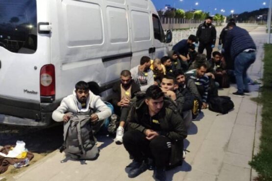 Afyonkarahisar ve Uşak’ta 99 düzensiz göçmen yakalandı