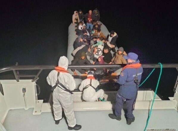 Muğla açıklarında 45 düzensiz göçmen kurtarıldı