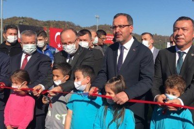 Bakan Kasapoğlu Zonguldak’ta spor tesisi açılışına katıldı