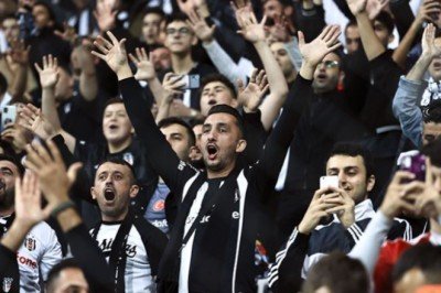 Beşiktaş taraftarı Abdullah Avcı’ya tepki gösterdi