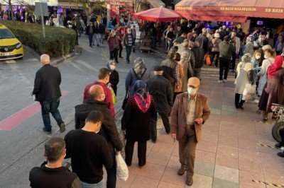Eskişehir’de ucuz hamsi kuyruğu