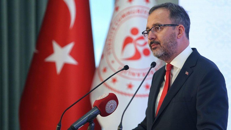 Bakan Kasapoğlu’ndan milli güreşçilere tebrik
