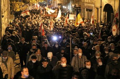 Gürcistan’da Saakaşvili için destek gösterisi düzenledi