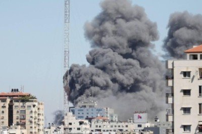 Haaretz: İsrail Gazze’deki binayı basın ofislerinin bulunduğunu öğrenmesine rağmen vurdu