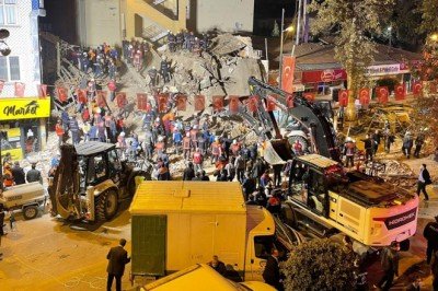 Malatya’da bina çöktü: 13 kişi yaralı çıkarıldı