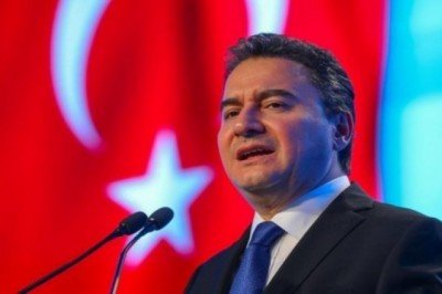 Babacan, Anıtkabir'i ziyaret etti: Gücümüzü, işgal koşullarında mücadele veren hatıranızdan alıyoruz