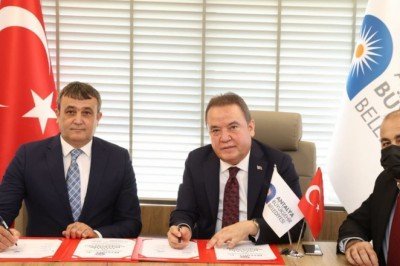 Büyükşehir’de işçileri sevindiren imza