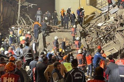 Malatya’da çöken binayla ilgili 4 kişi adliyeye sevk edildi
