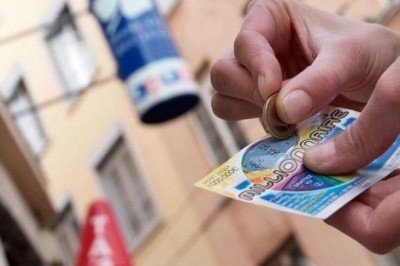 Napoli’de 500 bin euro çıkan kazı-kazanı alıp kaçan bayi işletmecisi Kanarya Adaları’na kaçarken yakalandı